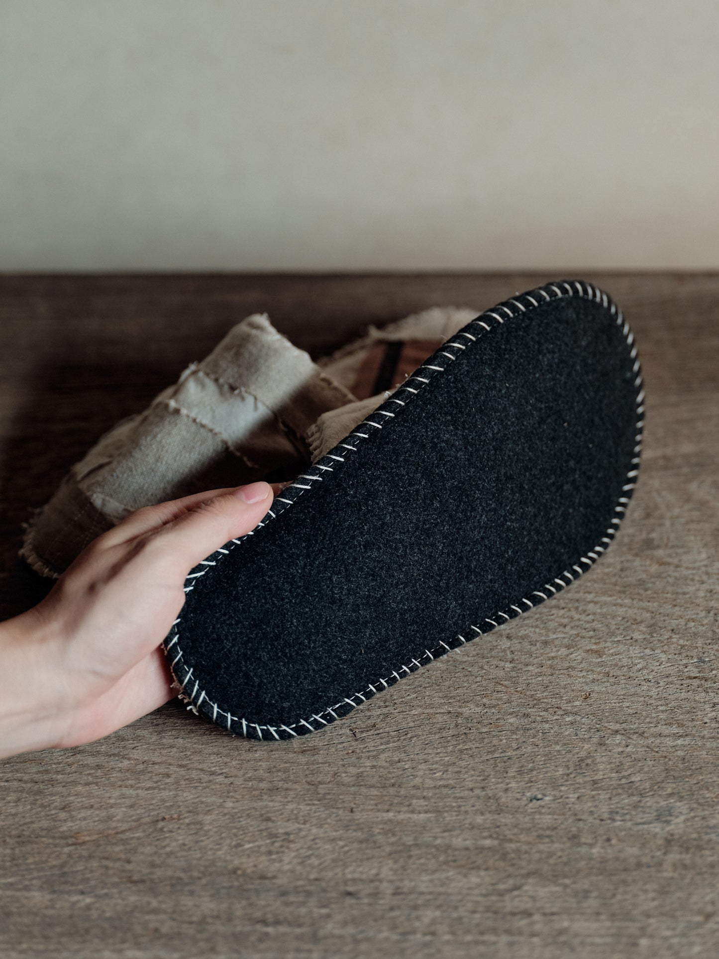 ROGGYKEI | Hagire Slippers L | White Beige