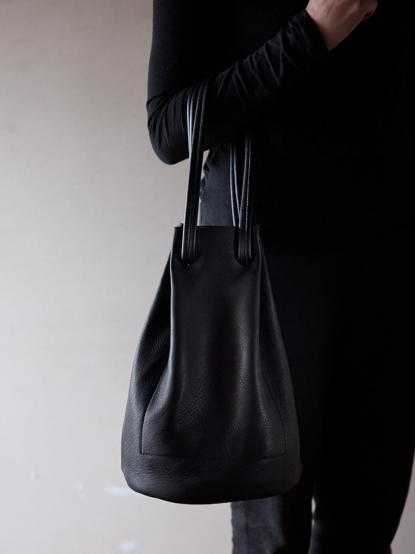 COKIA | Elk leather Kinchaku Bag (Black)