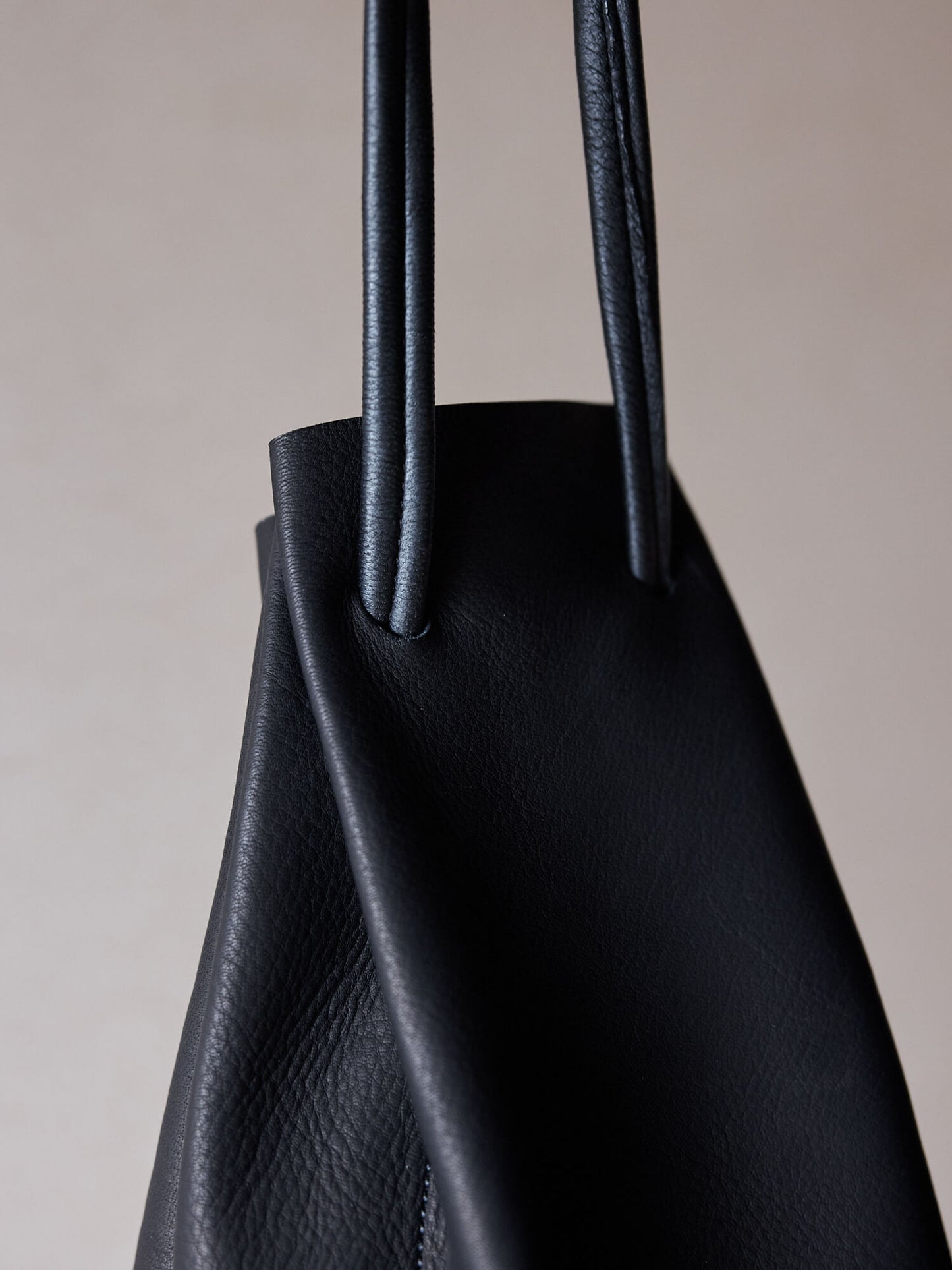 COKIA | Elk leather Kinchaku Bag (Black)