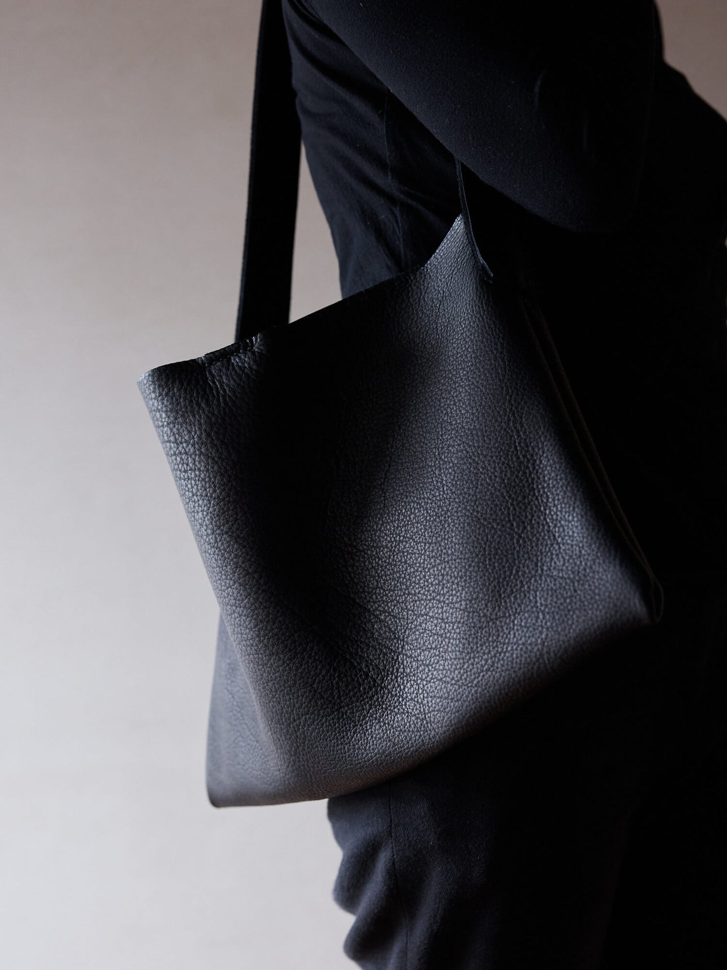 COKIA | Elk leather Bag (Black)